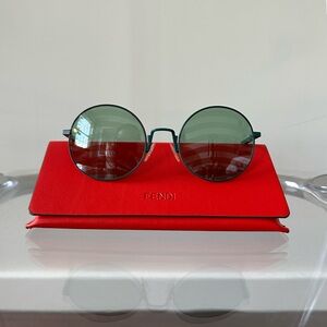 *for @deldduffy8 only* FENDI EYEWEAR Round Frame Waves Sunglasses in Green 💣